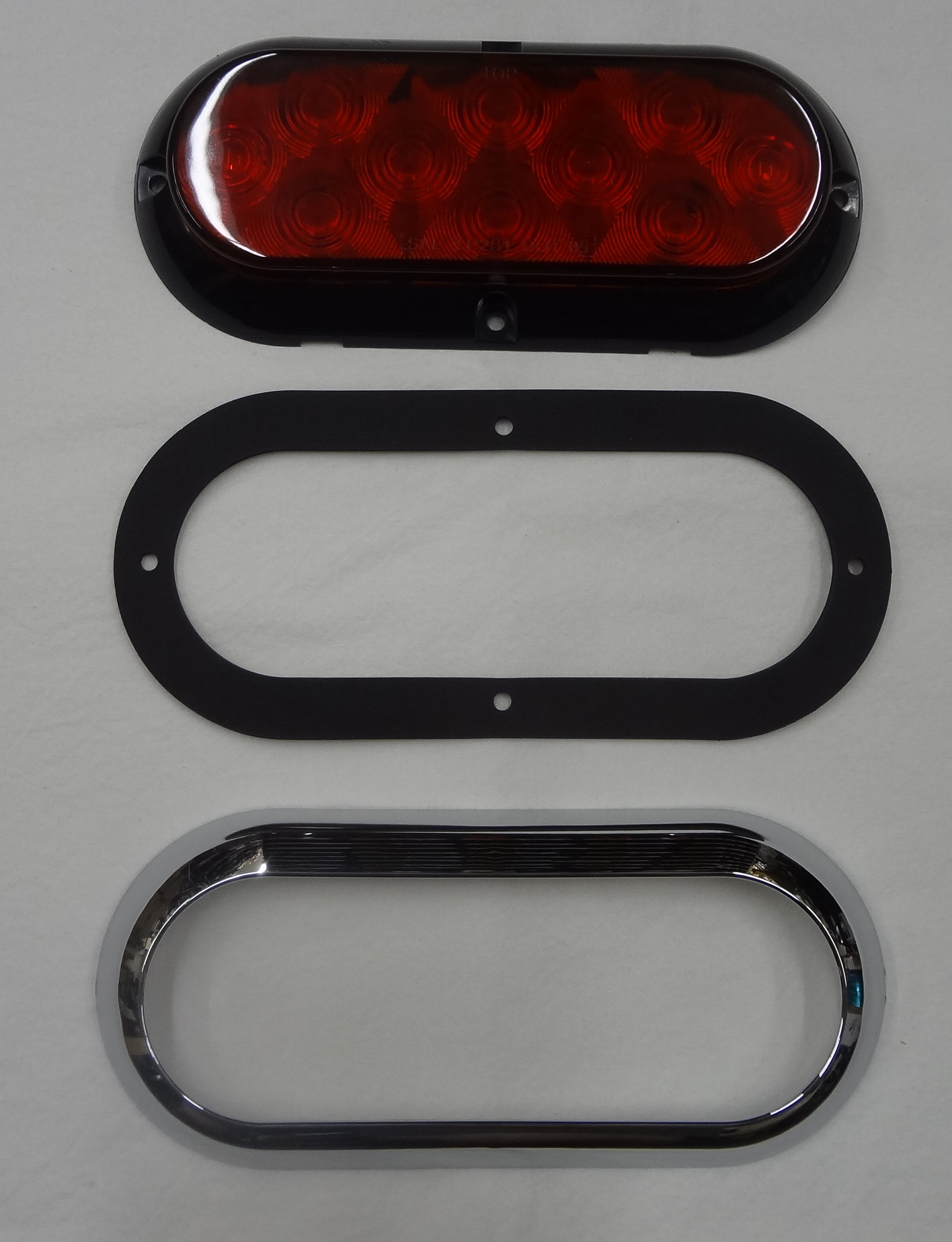 Airstream Taillight 6 inch Red Oval 512425